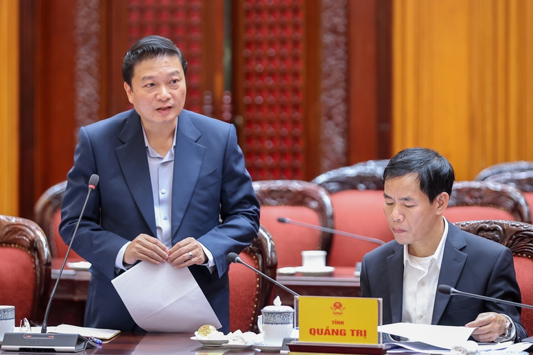 Các đại biểu báo cáo tại cuộc họp - Ảnh: VGP/Nhật Bắc Các đại biểu báo cáo tại cuộc họp - Ảnh: VGP/Nhật Bắc