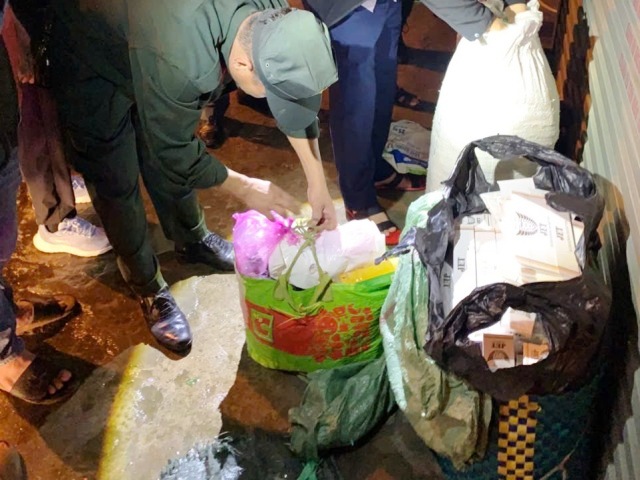 Phát hiện vụ tàng trữ thuốc lá lậu trong ngày đầu cao điểm trấn áp tội phạm