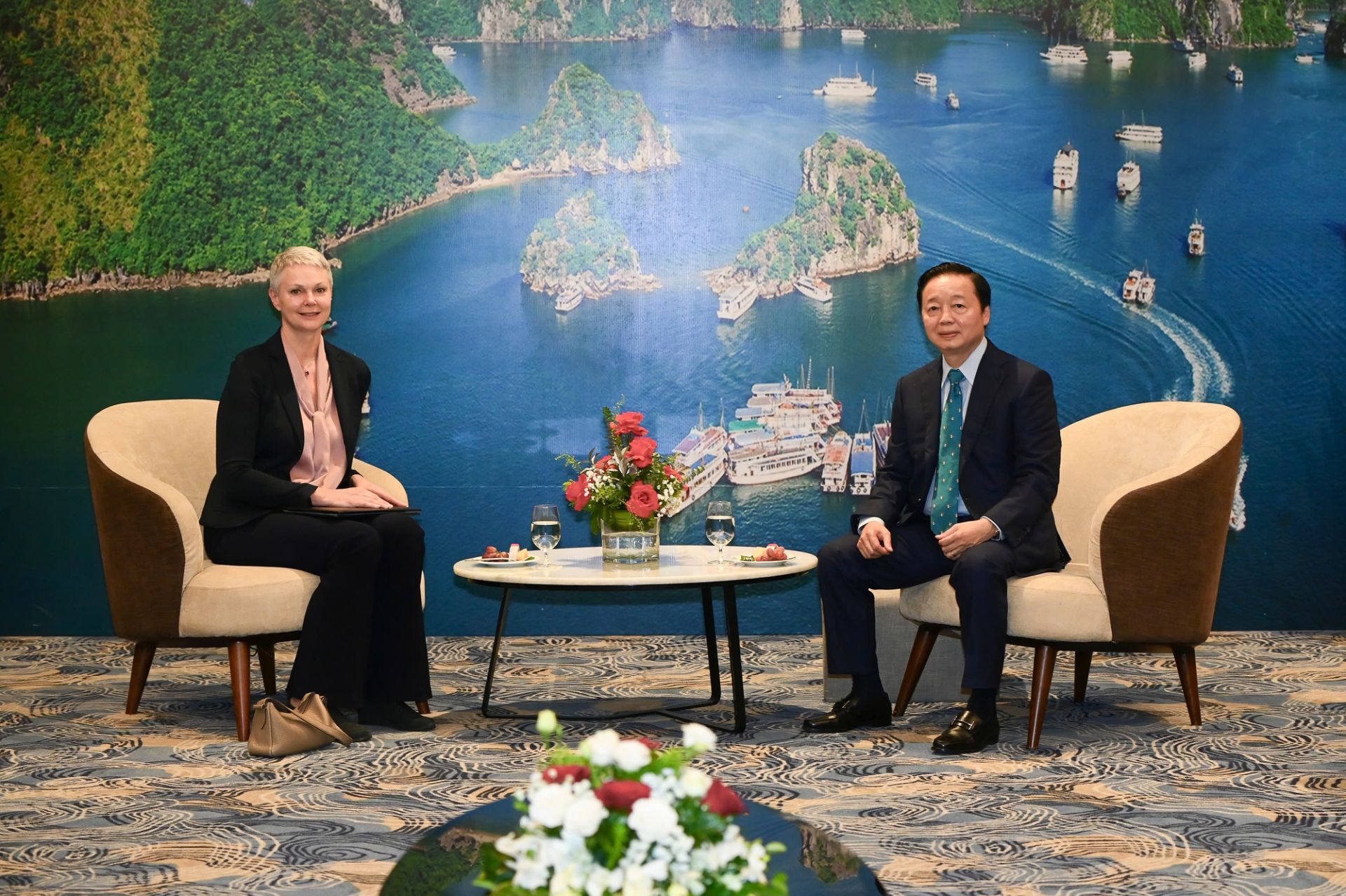 Phó Thủ tướng Trần Hồng Hà tiếp Đại sứ Na Uy tại Việt Nam Hilde Solbakken. Phó Thủ tướng Trần Hồng Hà tiếp Đại sứ Na Uy tại Việt Nam Hilde Solbakken.