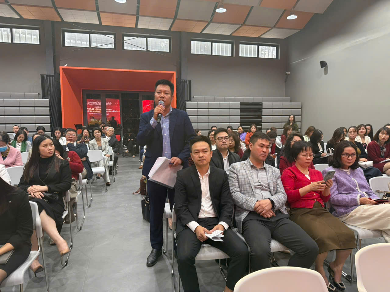 Đại diện nhà đầu tư giáo dục chia sẻ ý kiến, phản ánh những vướng mắc về cơ chế và môi trường đầu tư tại Hội nghị giao ban công tác năm 2025. Đại diện nhà đầu tư giáo dục chia sẻ ý kiến, phản ánh những vướng mắc về cơ chế và môi trường đầu tư tại Hội nghị giao ban công tác năm 2025.