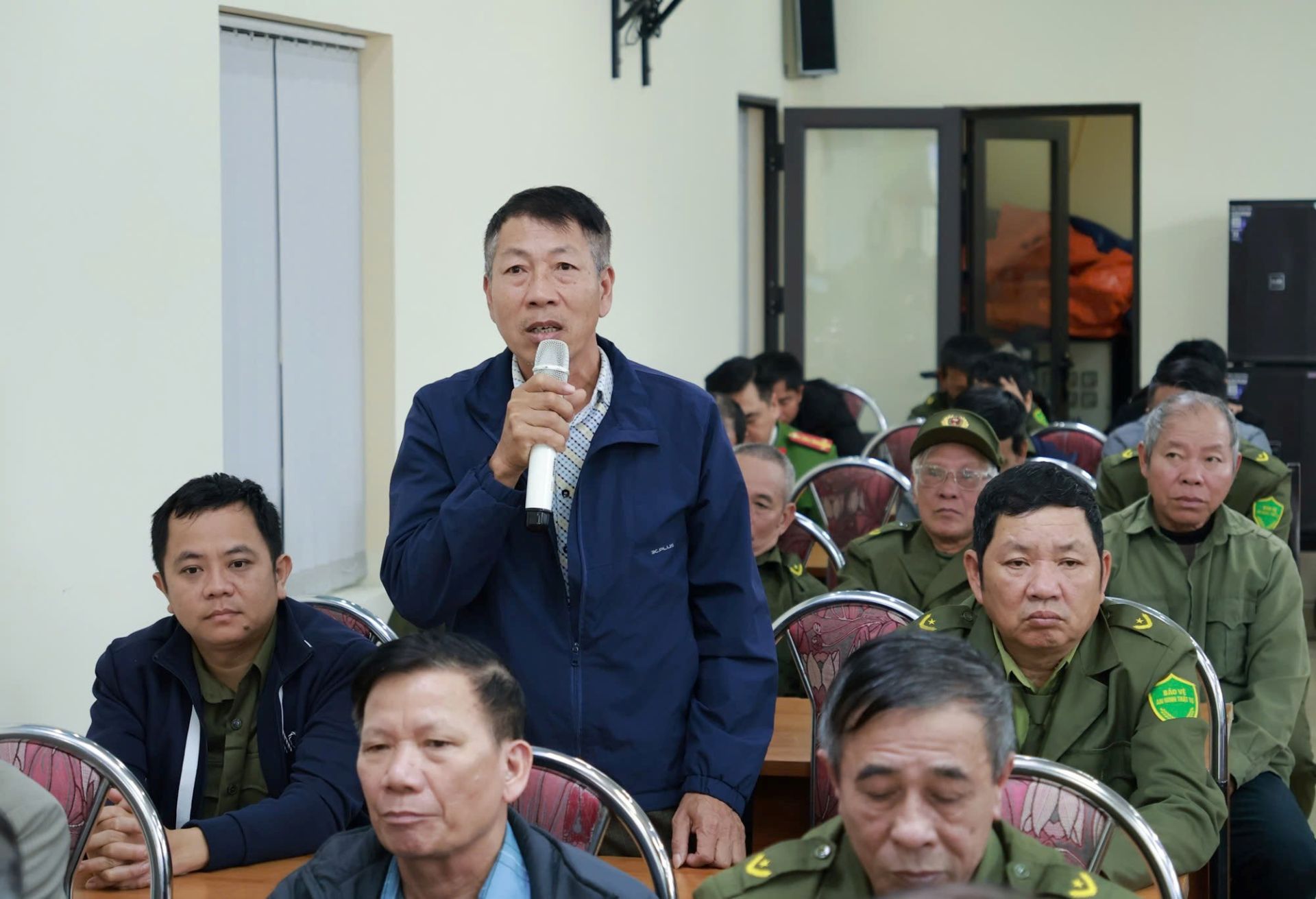 Các đại biểu tham gia ý kiến tại hội nghị. Các đại biểu tham gia ý kiến tại hội nghị.