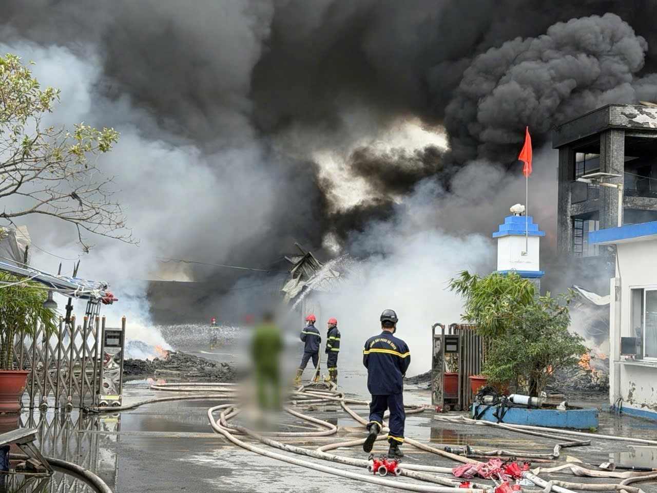 Hiện trường vụ cháy. Hiện trường vụ cháy.