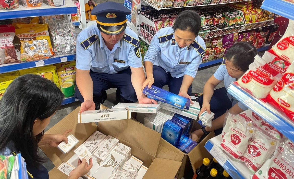 QLTT Huế phạt 100 triệu đồng, tiêu hủy hơn 800 bao thuốc lá lậu trong năm 2025