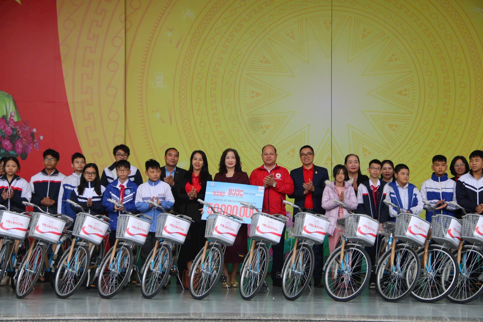 Hải Phòng: Tặng xe đạp cho 29 học sinh có hoàn cảnh khó khăn