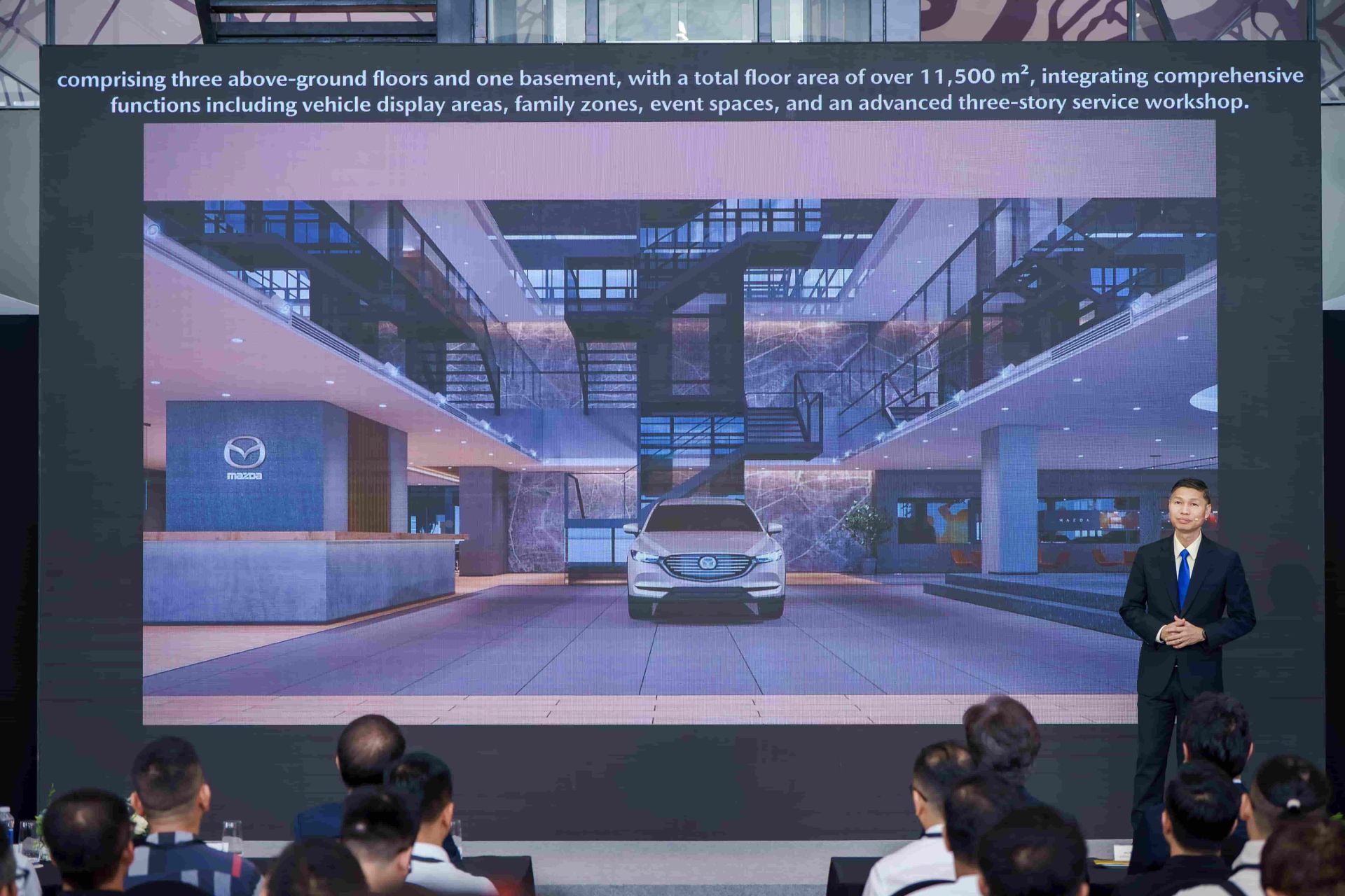 Ông Nguyễn Quang Bảo – Phó Tổng Giám đốc THACO kiêm Tổng Giám đốc THACO AUTO phát biểu tại lễ khánh thành Ông Nguyễn Quang Bảo – Phó Tổng Giám đốc THACO kiêm Tổng Giám đốc THACO AUTO phát biểu tại lễ khánh thành