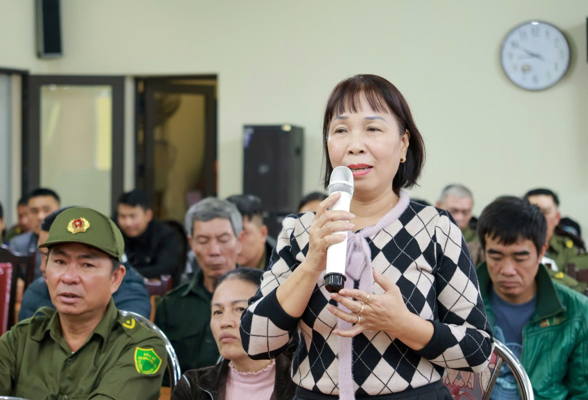 Các đại biểu tham gia ý kiến tại hội nghị. Các đại biểu tham gia ý kiến tại hội nghị.