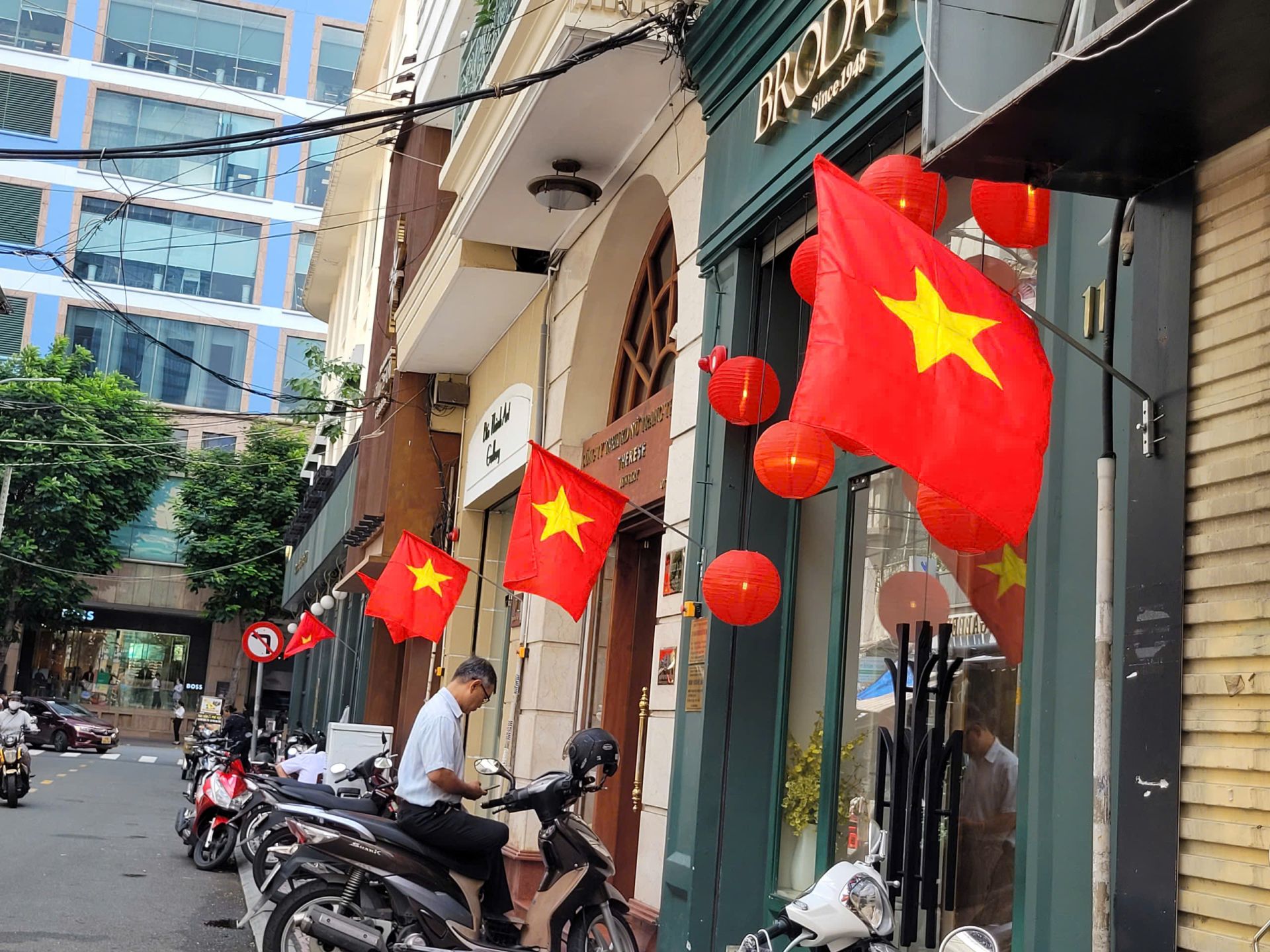 TP. HCM thông báo lịch nghỉ Tết Dương lịch 2026 và hướng dẫn treo cờ Tổ quốc