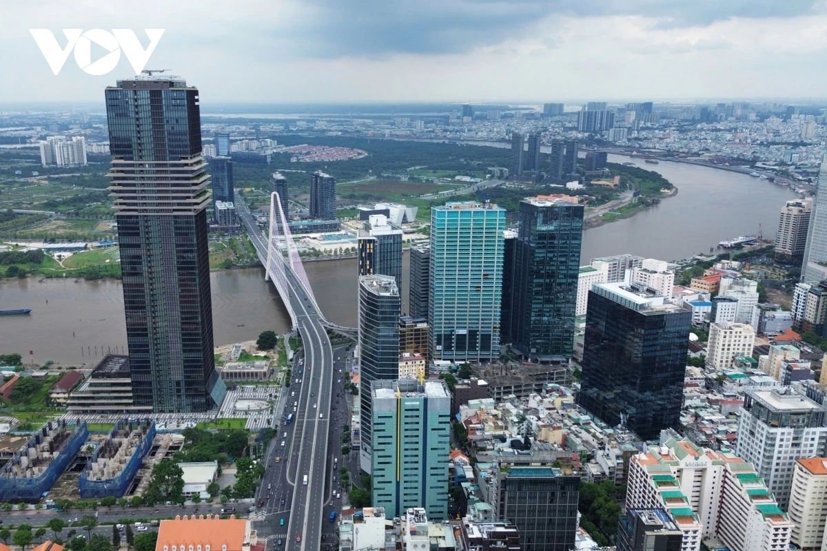 Nhiều chính sách ưu đãi về thuế thu nhập doanh nghiệp khi đầu tư vào IFC (Ảnh T.H) Nhiều chính sách ưu đãi về thuế thu nhập doanh nghiệp khi đầu tư vào IFC (Ảnh T.H)