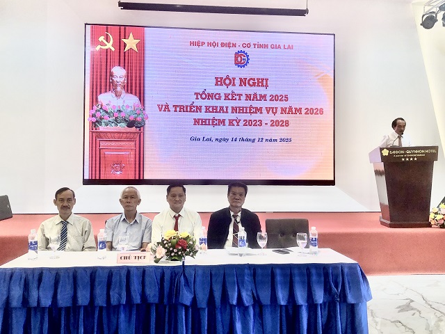 Bàn chủ tọa Hội nghị. Ảnh: Viết Hiền Bàn chủ tọa Hội nghị. Ảnh: Viết Hiền