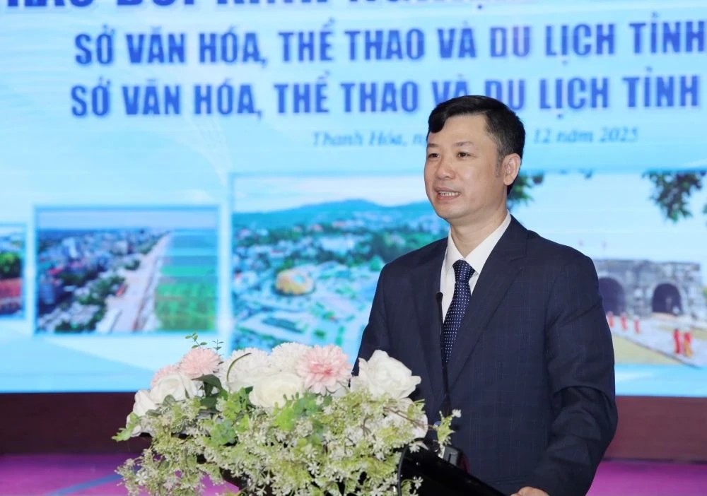 Đồng chí Lê Văn Trung, Tỉnh ủy viên, Giám đốc Sở Văn hóa, Thể thao và Du lịch Thanh Hóa phát biểu tại hội nghị. Đồng chí Lê Văn Trung, Tỉnh ủy viên, Giám đốc Sở Văn hóa, Thể thao và Du lịch Thanh Hóa phát biểu tại hội nghị.