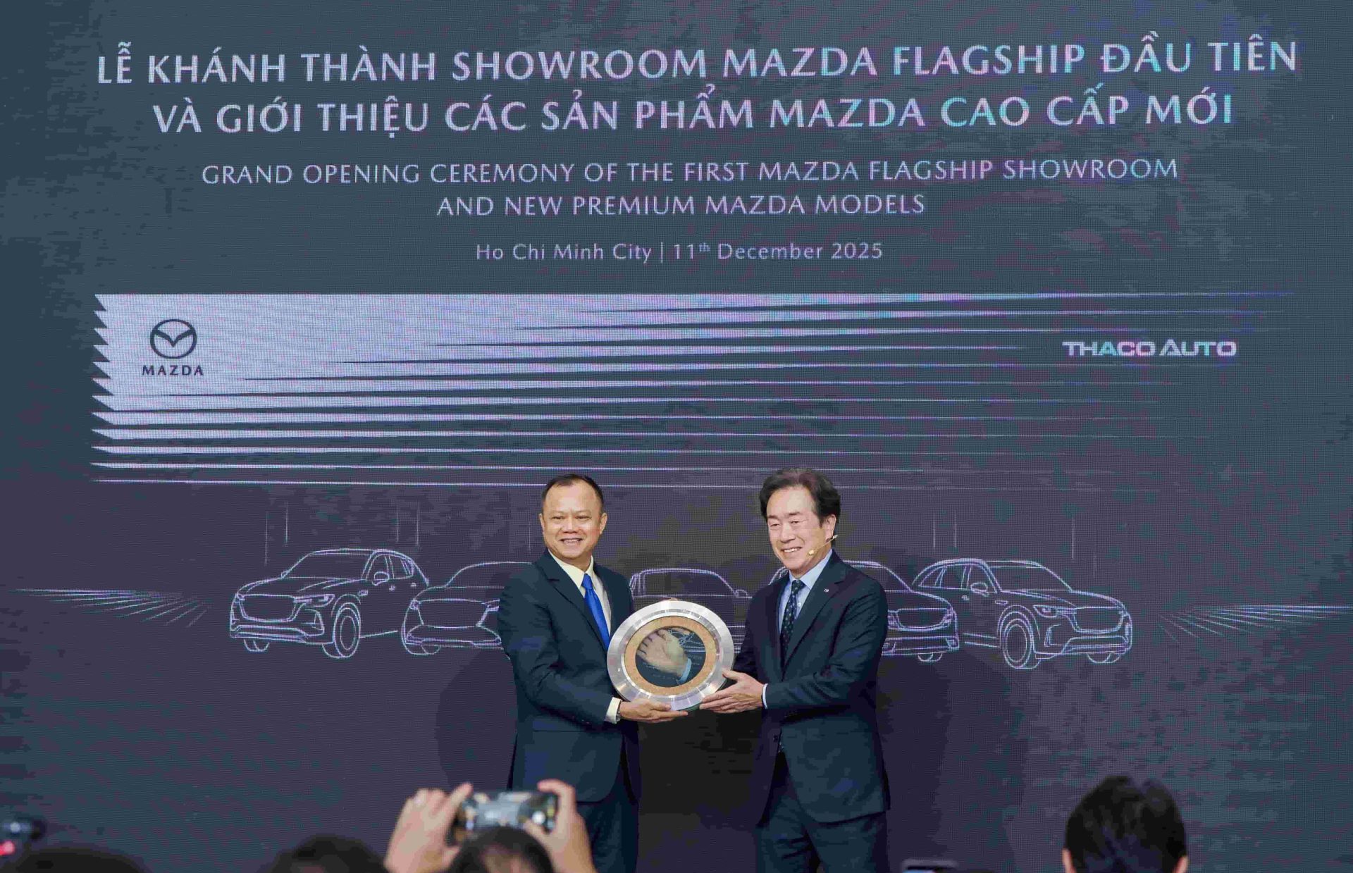 THACO AUTO nhận Chứng nhận Showroom Mazda Flagship đầu tiên từ đại diện Mazda toàn cầu THACO AUTO nhận Chứng nhận Showroom Mazda Flagship đầu tiên từ đại diện Mazda toàn cầu
