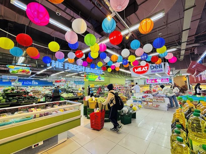 Doanh nghiệp bán lẻ trên cả nước cũng bắt đầu bước vào giai đoạn cao điểm, tung các chương trình khuyến mại, ưu đãi để kích thích sức mua. Ảnh: Thạch Lam Doanh nghiệp bán lẻ trên cả nước cũng bắt đầu bước vào giai đoạn cao điểm, tung các chương trình khuyến mại, ưu đãi để kích thích sức mua. Ảnh: Thạch Lam