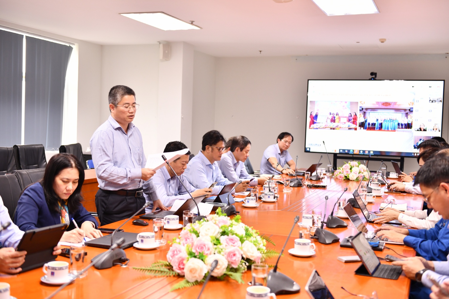 Các đại biểu tham dự hội nghị thảo luận, đóng góp ý kiến về công tác xây dựng văn hóa doanh nghiệp trong năm 2025 và định hướng cho năm 2026 Các đại biểu tham dự hội nghị thảo luận, đóng góp ý kiến về công tác xây dựng văn hóa doanh nghiệp trong năm 2025 và định hướng cho năm 2026