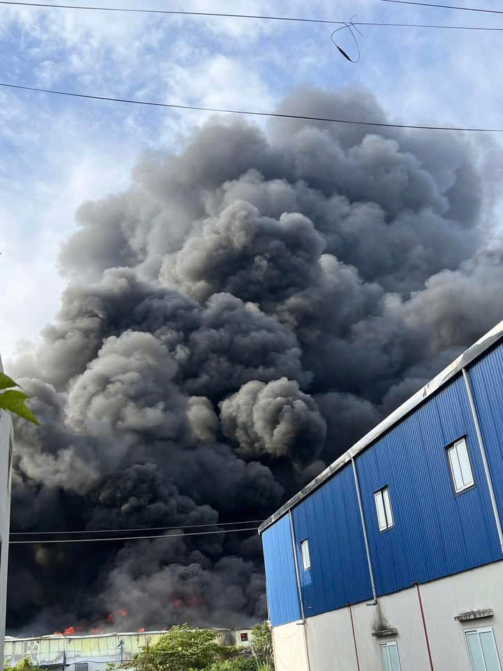 Hải Phòng: Cháy lớn tại nhà xưởng sản xuất giày thuộc Công ty TNHH Đầu tư Oanh Vân