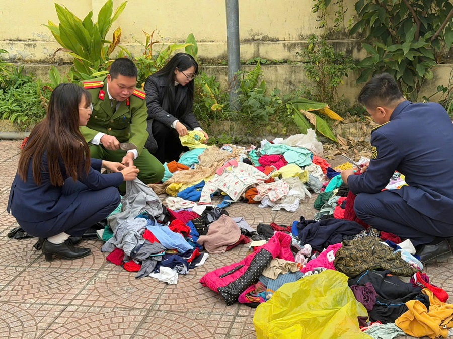 Sơn La: Tiêu hủy 520 sản phẩm quần áo không rõ nguồn gốc