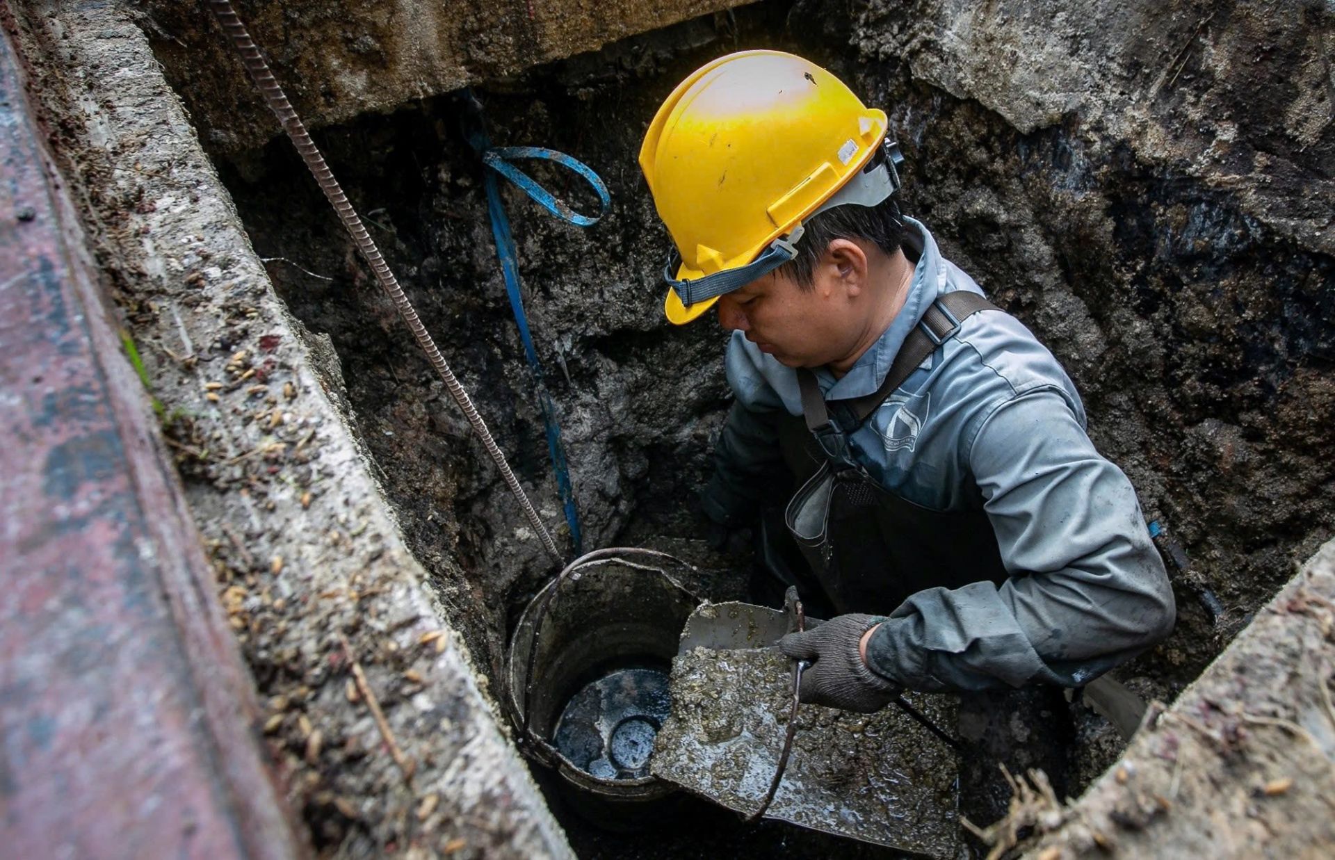 Những ca làm việc kết thúc bằng mùi dầu mỡ không thể gột sạch