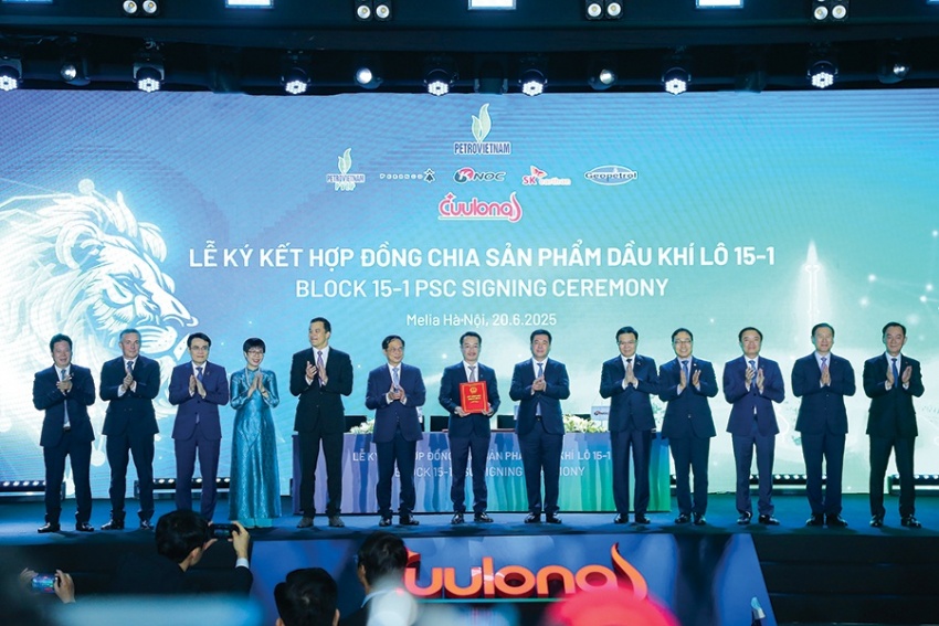 Phó Thủ tướng Bùi Thanh Sơn cùng đại diện lãnh đạo các bộ, ngành chứng kiến các bên ký kết PSC mới Lô 15-1 Phó Thủ tướng Bùi Thanh Sơn cùng đại diện lãnh đạo các bộ, ngành chứng kiến các bên ký kết PSC mới Lô 15-1
