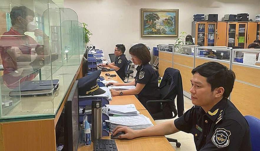 Hoạt động nghiệp vụ của công chức Hải quan khu vực V. Ảnh: KT Hoạt động nghiệp vụ của công chức Hải quan khu vực V. Ảnh: KT