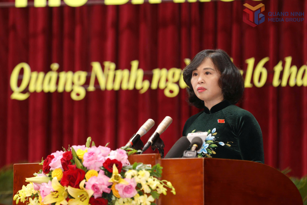 Bà Trịnh Thị Minh Thanh, Phó Bí thư Thường trực Tỉnh ủy, Chủ tịch HĐND tỉnh Quảng Ninh, phát biểu khai mạc kỳ họp.