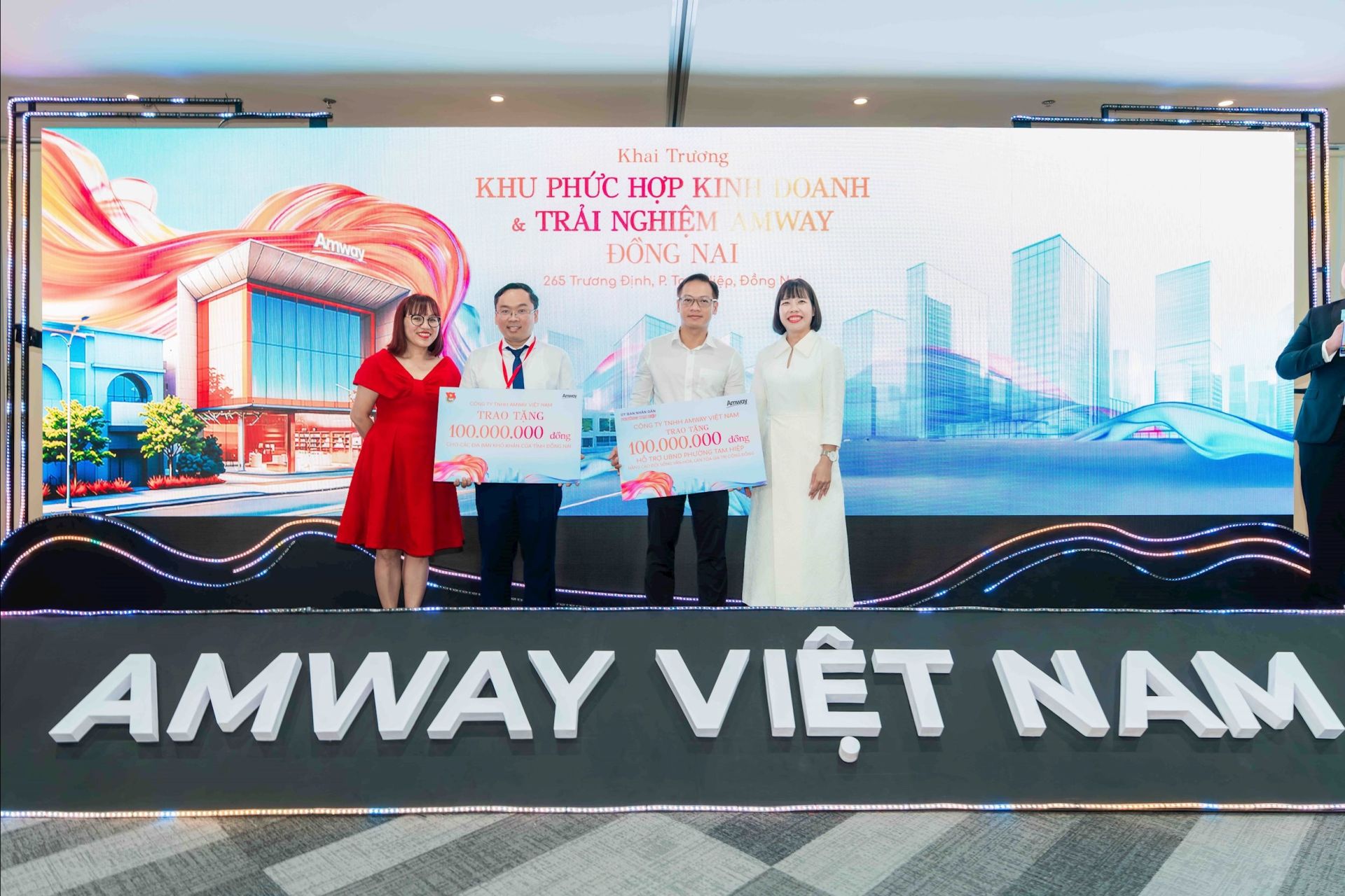 Amway đã trao tặng 200 triệu đồng cho Tỉnh Đoàn Đồng Nai và Ủy ban Nhân dân phường Tam Hiệp để thực hiện các hoạt động an sinh xã hội trên địa bàn tỉnh Amway đã trao tặng 200 triệu đồng cho Tỉnh Đoàn Đồng Nai và Ủy ban Nhân dân phường Tam Hiệp để thực hiện các hoạt động an sinh xã hội trên địa bàn tỉnh