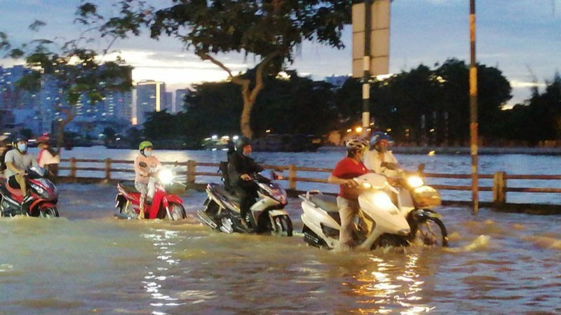 Cảnh báo triều cường: Theo dõi sát diễn biến, hạn chế ngập úng ven biển