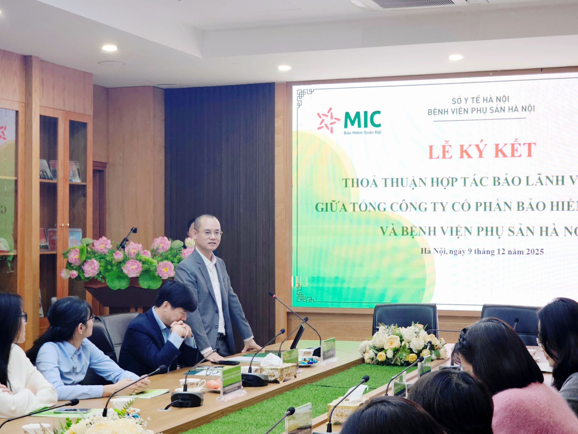 Lãnh đạo Tổng Công ty Cổ phần Bảo hiểm Quân đội chia sẻ định hướng lấy khách hàng làm trọng tâm và đẩy mạnh ứng dụng công nghệ trong bảo lãnh viện phí. Lãnh đạo Tổng Công ty Cổ phần Bảo hiểm Quân đội chia sẻ định hướng lấy khách hàng làm trọng tâm và đẩy mạnh ứng dụng công nghệ trong bảo lãnh viện phí.