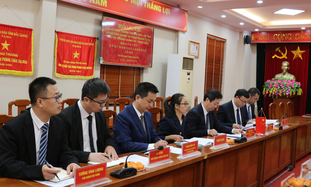 Ngày 27/11/2025, Đoàn công tác của Sở Công nghiệp và Thông tin Quảng Tây (Trung Quốc) làm việc với Sở Công Thương tỉnh Bắc Ninh về hợp tác trong lĩnh vực đầu tư phát triển công nghiệp và xuất nhập khẩu.