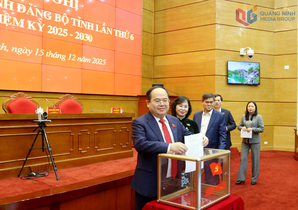Ông Quản Minh Cường, Bí thư Tỉnh ủy, Trưởng Đoàn ĐBQH tỉnh Quảng Ninh và các đại biểu bỏ phiếu bầu bầu bổ sung Ủy viên Ủy ban Kiểm tra Tỉnh ủy, nhiệm kỳ 2025 - 2030. Ông Quản Minh Cường, Bí thư Tỉnh ủy, Trưởng Đoàn ĐBQH tỉnh Quảng Ninh và các đại biểu bỏ phiếu bầu bầu bổ sung Ủy viên Ủy ban Kiểm tra Tỉnh ủy, nhiệm kỳ 2025 - 2030.