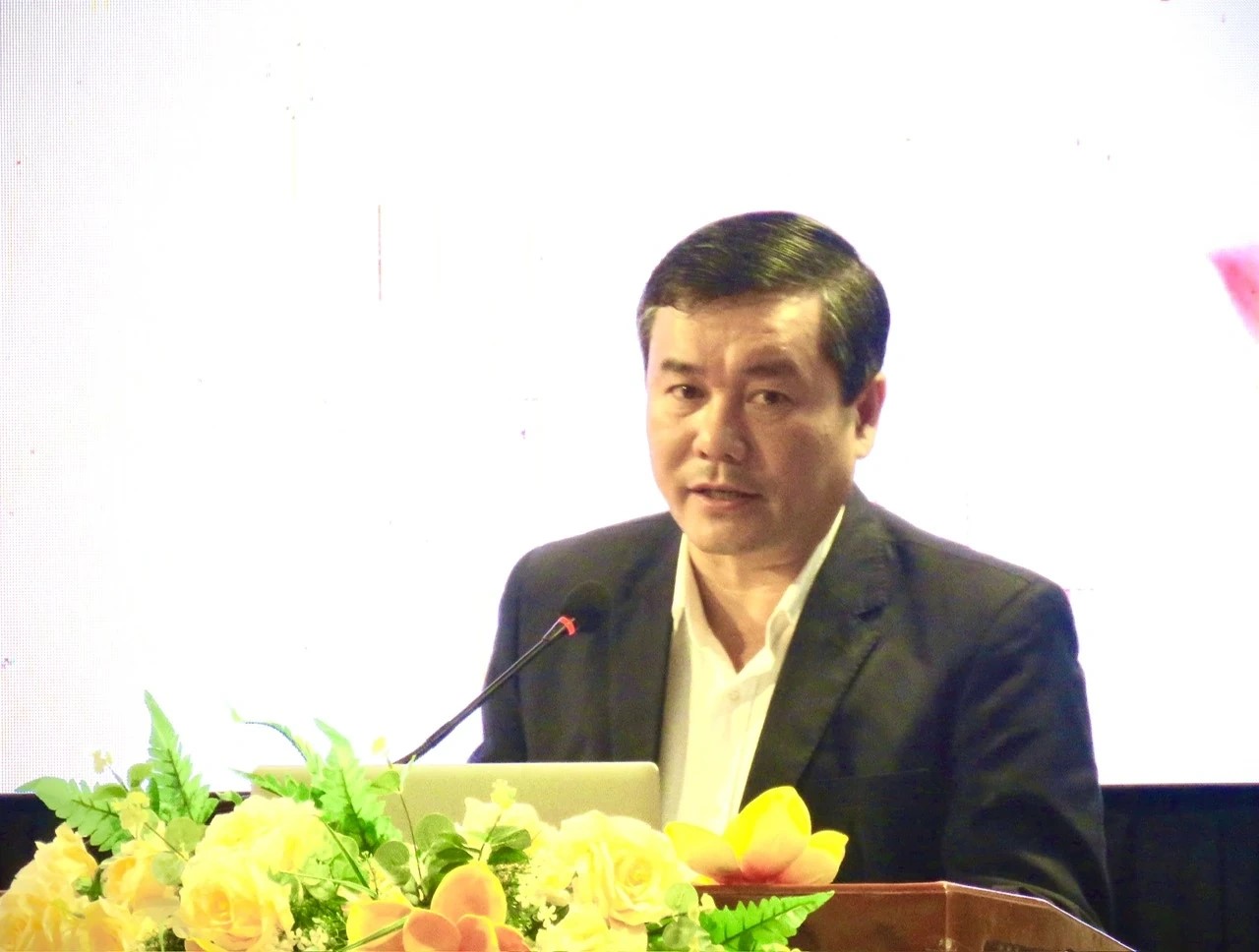 Đồng chí Phạm Văn Tuấn, Phó Trưởng Ban Tuyên giáo và Dân vận Tỉnh ủy, Phó Trưởng Ban Tổ chức cuộc thi cấp tỉnh phát biểu khai mạc cuộc thi. Đồng chí Phạm Văn Tuấn, Phó Trưởng Ban Tuyên giáo và Dân vận Tỉnh ủy, Phó Trưởng Ban Tổ chức cuộc thi cấp tỉnh phát biểu khai mạc cuộc thi.