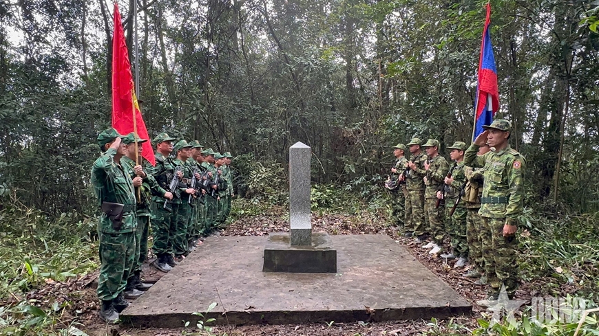 Tuần tra song phương Việt Nam - Lào bảo vệ đường biên, mốc giới
