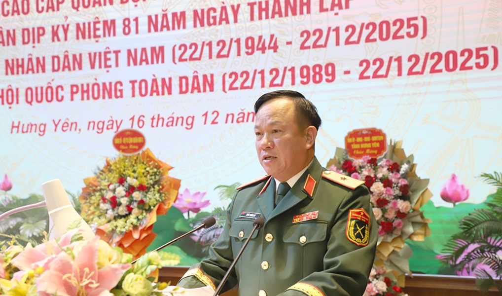 Thiếu tướng Khúc Thành Dư, Phó Chính ủy Quân khu 3 phát biểu tại buổi gặp mặt. Thiếu tướng Khúc Thành Dư, Phó Chính ủy Quân khu 3 phát biểu tại buổi gặp mặt.