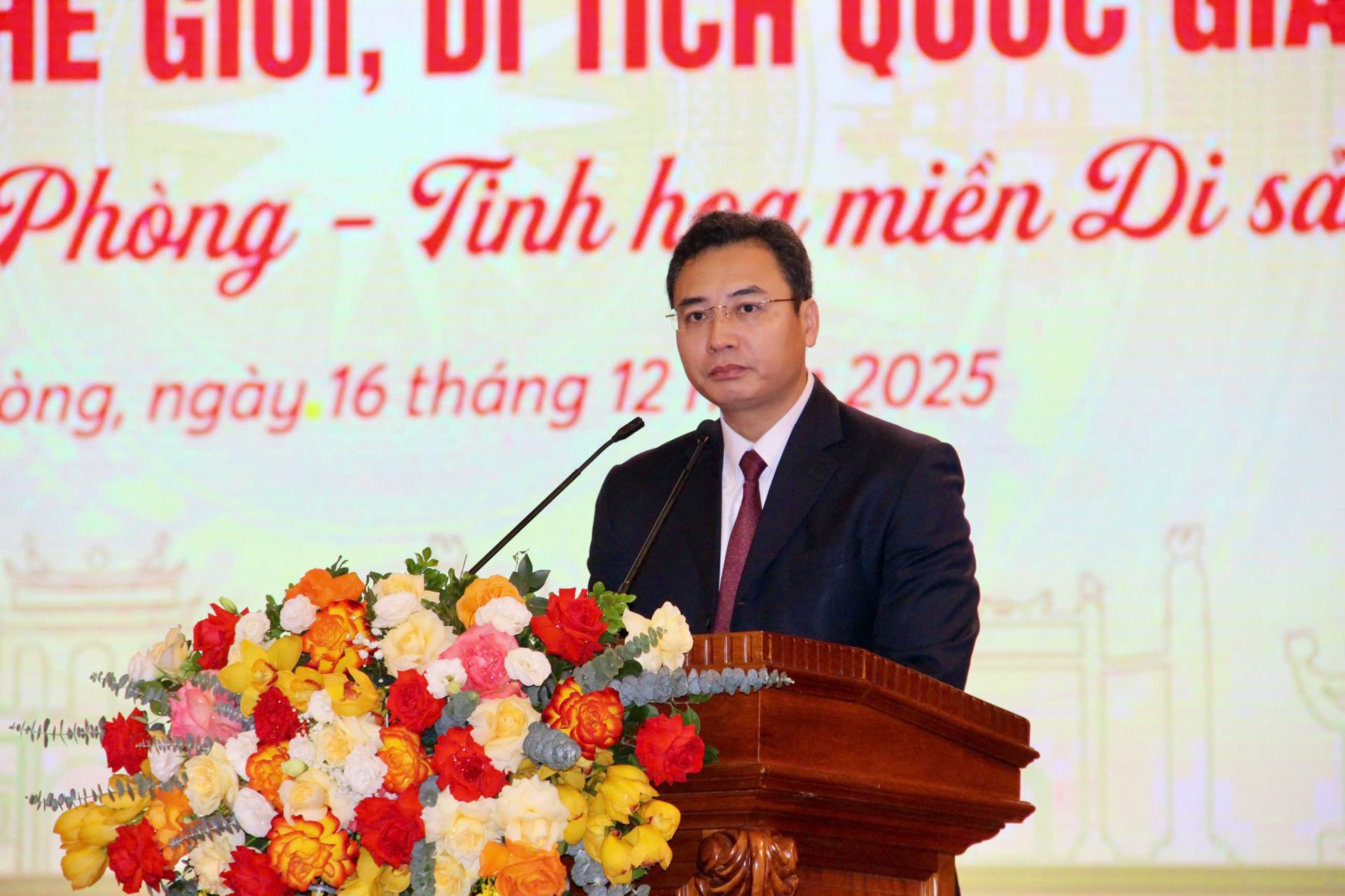 Phó Giám đốc Sở Văn hóa, Thể thao và Du lịch Vũ Đình Tiến phát biểu khai mạc Hội thi. Phó Giám đốc Sở Văn hóa, Thể thao và Du lịch Vũ Đình Tiến phát biểu khai mạc Hội thi.