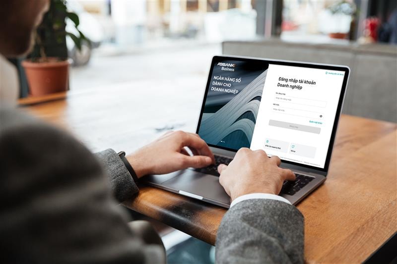 Nền tảng ABBANK Business được phát triển trên công nghệ Open API và chuẩn bảo mật FIDO, giúp doanh nghiệp vận hành linh hoạt, tối ưu quản trị và hỗ trợ mở rộng hoạt động kinh doanh mọi lúc, mọi nơi Nền tảng ABBANK Business được phát triển trên công nghệ Open API và chuẩn bảo mật FIDO, giúp doanh nghiệp vận hành linh hoạt, tối ưu quản trị và hỗ trợ mở rộng hoạt động kinh doanh mọi lúc, mọi nơi