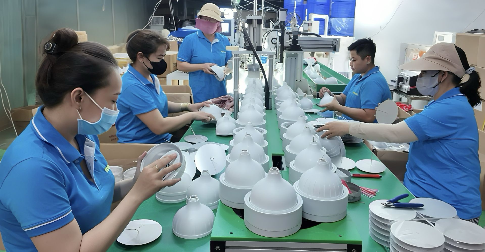 Doanh nghiệp Việt nâng tầm thương hiệu: Bản lĩnh trước làn sóng hàng ngoại