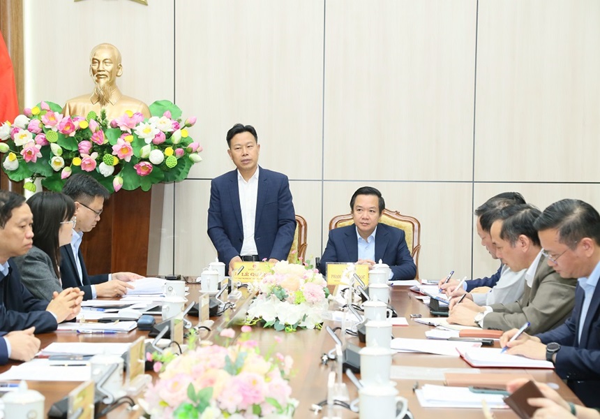 Thứ trưởng Bộ Giáo dục và Đào tạo Lê Quân phát biểu tại hội nghị. Thứ trưởng Bộ Giáo dục và Đào tạo Lê Quân phát biểu tại hội nghị.