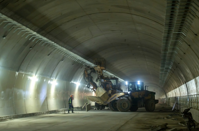 Hầm số 3 đang được hoàn thiện các hạng mục thiết bị phục vụ vận hành khai thác - Ảnh: Báo XD Hầm số 3 đang được hoàn thiện các hạng mục thiết bị phục vụ vận hành khai thác - Ảnh: Báo XD