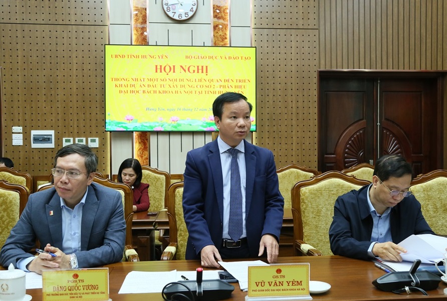 Lãnh đạo Đại học Bách khoa Hà Nội phát biểu thảo luận tại hội nghị. Lãnh đạo Đại học Bách khoa Hà Nội phát biểu thảo luận tại hội nghị.