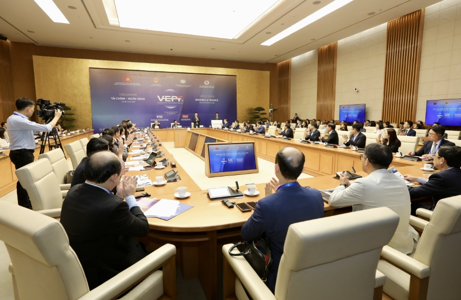 Toàn cảnh phiên chuyên đề Tài chính – Ngân hàng với chủ đề “Huy động và sử dụng hiệu quả các nguồn lực tài chính cho tăng trưởng kinh tế giai đoạn 2026–2030 Toàn cảnh phiên chuyên đề Tài chính – Ngân hàng với chủ đề “Huy động và sử dụng hiệu quả các nguồn lực tài chính cho tăng trưởng kinh tế giai đoạn 2026–2030