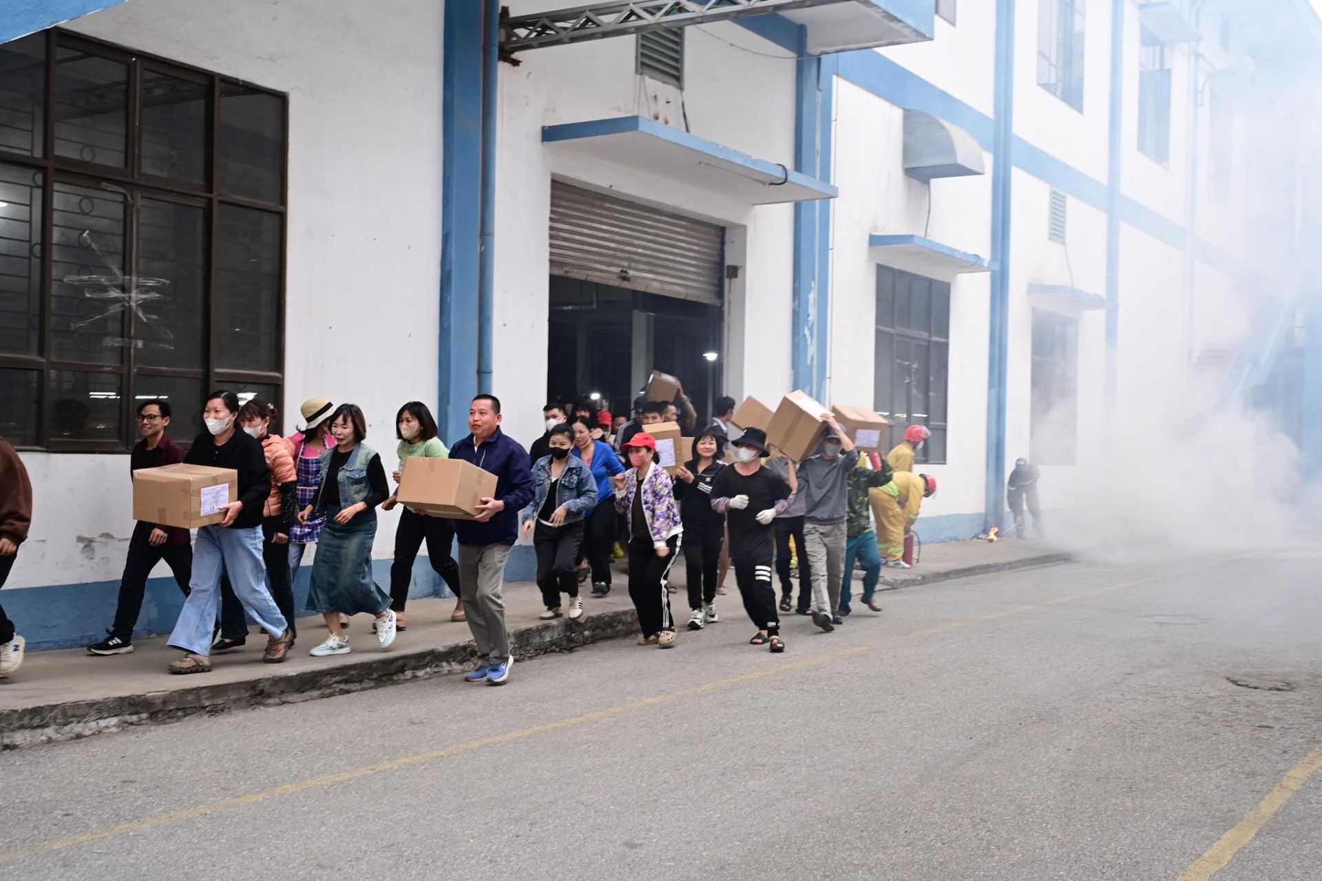 Diễn tập phòng cháy chữa cháy và cứu hộ tại Cụm công nghiệp Vĩnh Niệm