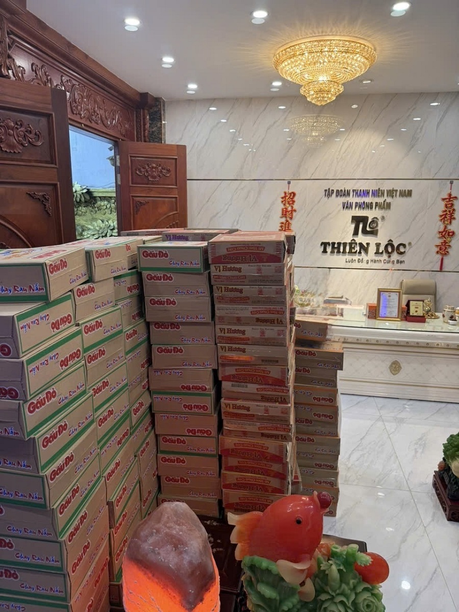 B&uacute;t bi Thi&ecirc;n Lộc chuẩn bị nhu yếu phẩm hỗ trợ cho trẻ em mồ c&ocirc;i, người cao tuổi tại c&aacute;c cốc tự tu v&agrave; c&aacute;c hộ gia đ&igrave;nh c&oacute; ho&agrave;n cảnh kh&oacute; khăn sinh sống xung quanh ch&ugrave;a Phước Hội.