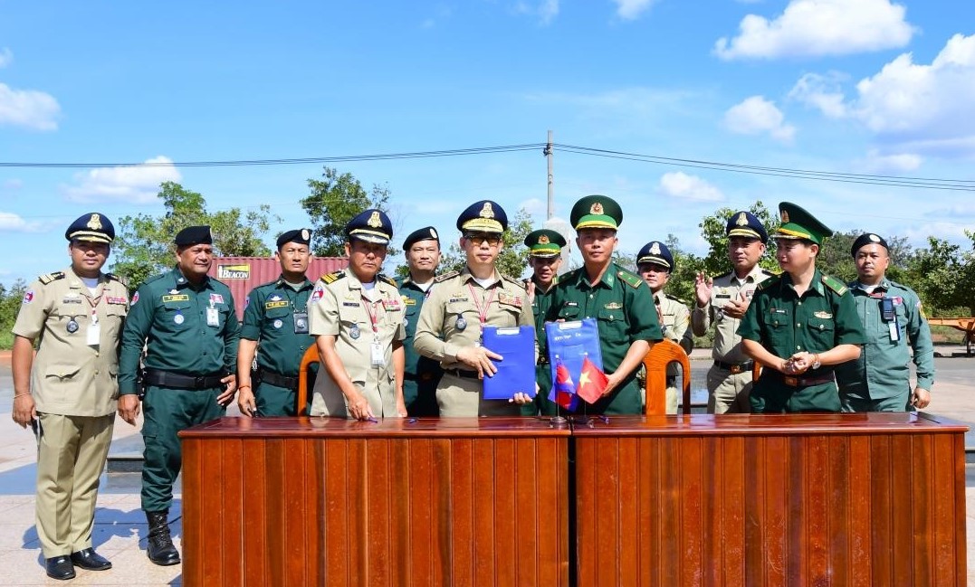 Bộ đội Biên phòng tiếp nhận 63 công dân Việt Nam do lực lượng chức năng Campuchia trao trả