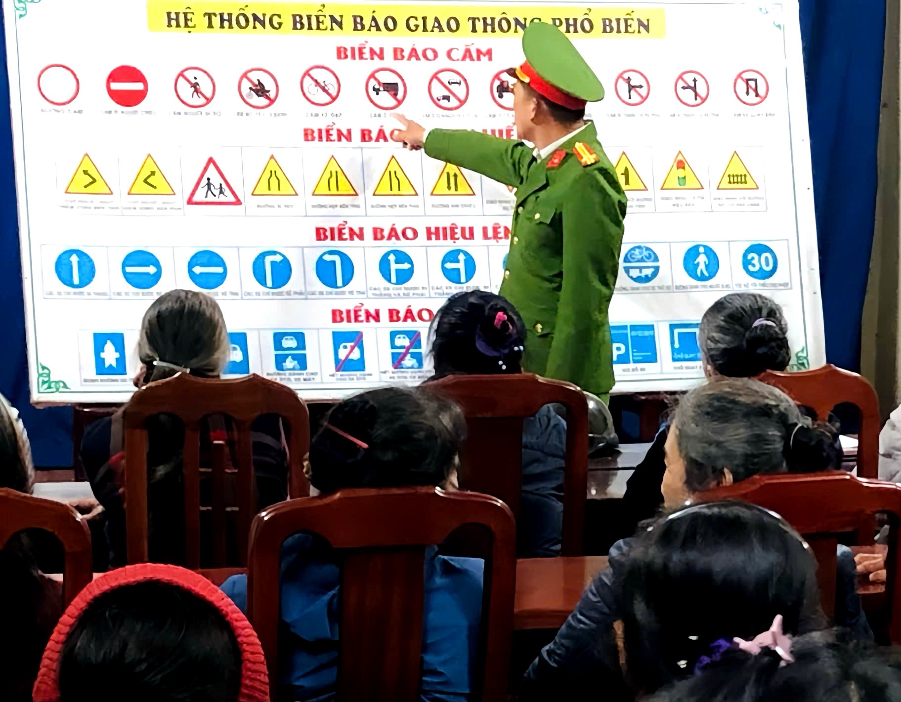 Hải Phòng: Công an xã Cẩm Giàng tăng cường tuyên truyền, bảo đảm trật tự an toàn giao thông dịp cuối năm