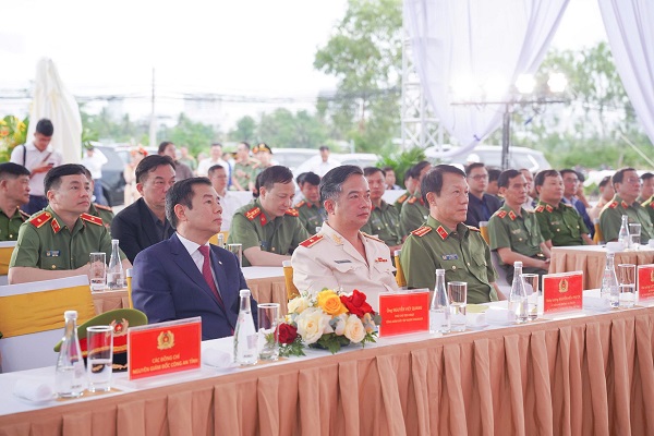 Đại biểu tới dự