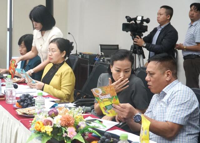 Hội đồng l&agrave;m việc b&igrave;nh chọn ra c&aacute;c sản phẩm c&ocirc;ng nghiệp n&ocirc;ng th&ocirc;n ti&ecirc;u biểu TP. Đ&agrave; Nẵng 2025