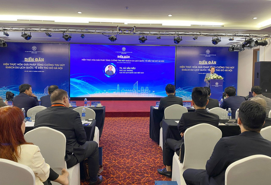 To&agrave;n cảnh diễn đ&agrave;n.