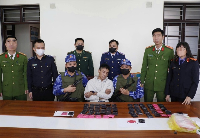 Triệt phá đường dây ma túy liên tỉnh, thu giữ 15.000 viên ma túy tổng hợp và súng ngắn