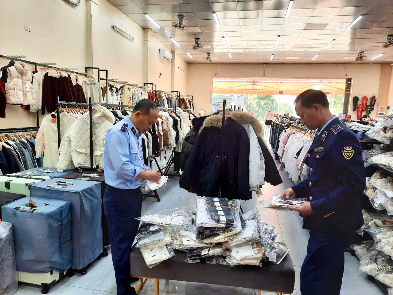 Ninh Bình siết chặt đấu tranh chống buôn lậu, gian lận thương mại và hàng giả