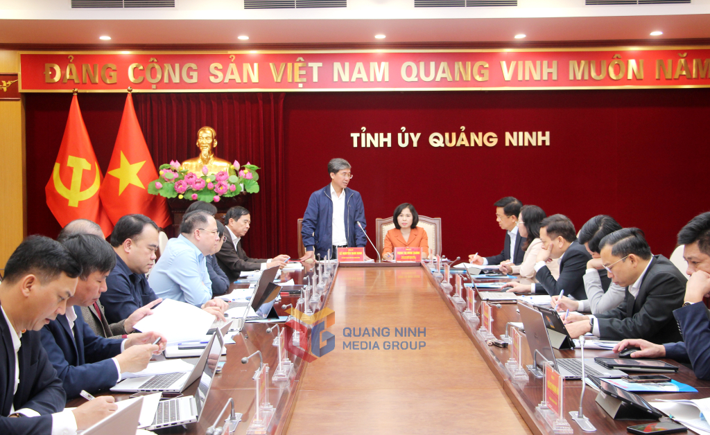 &Ocirc;ng L&ecirc; Nguyễn Nam Ninh, Ph&oacute; Chủ nhiệm Ủy ban Kiểm tra Trung ương, trao đổi tại buổi l&agrave;m việc.