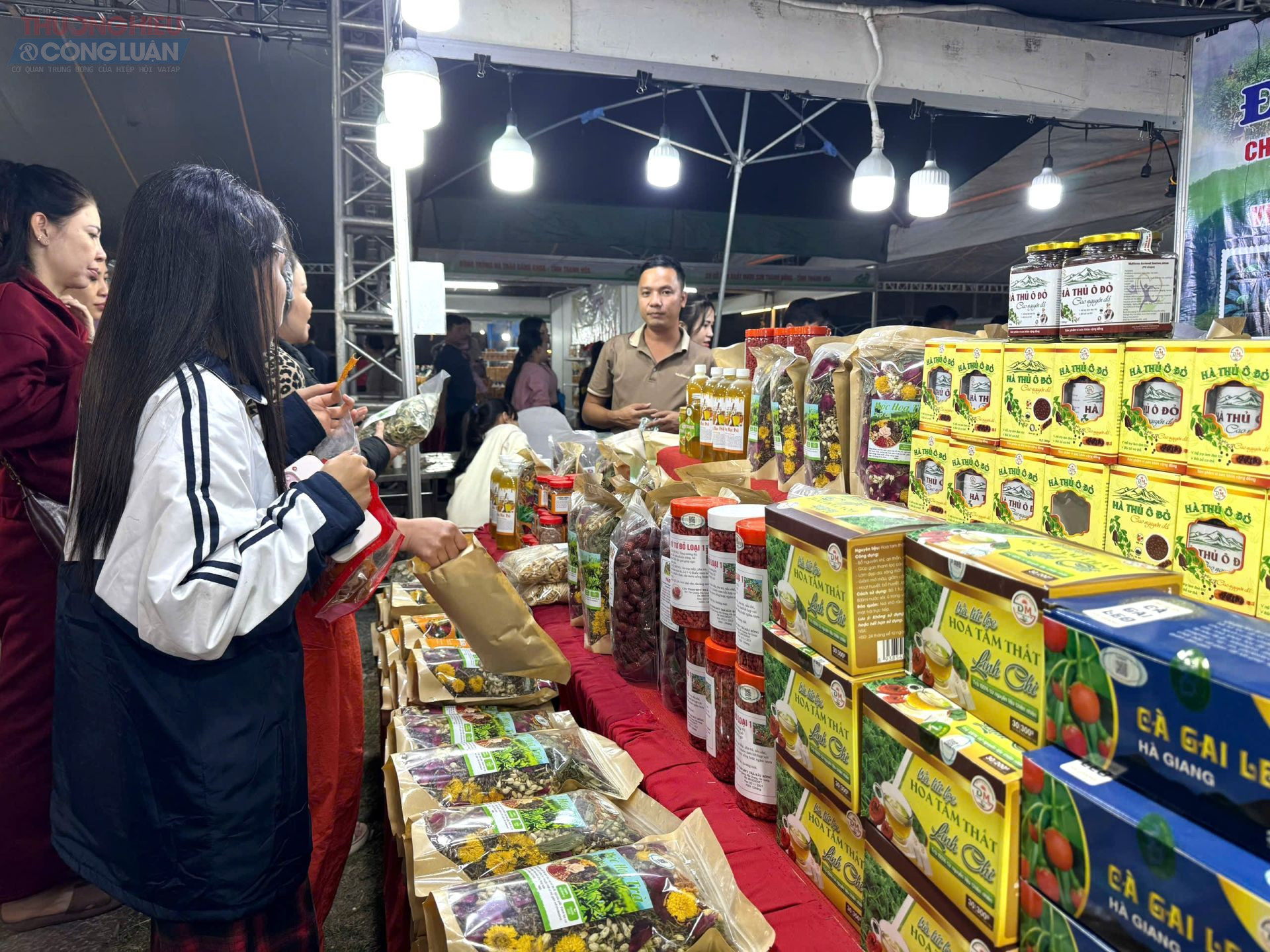 C&aacute;c sản phẩm đặc trưng của c&aacute;c địa phương được giới thiệu trong sự kiện