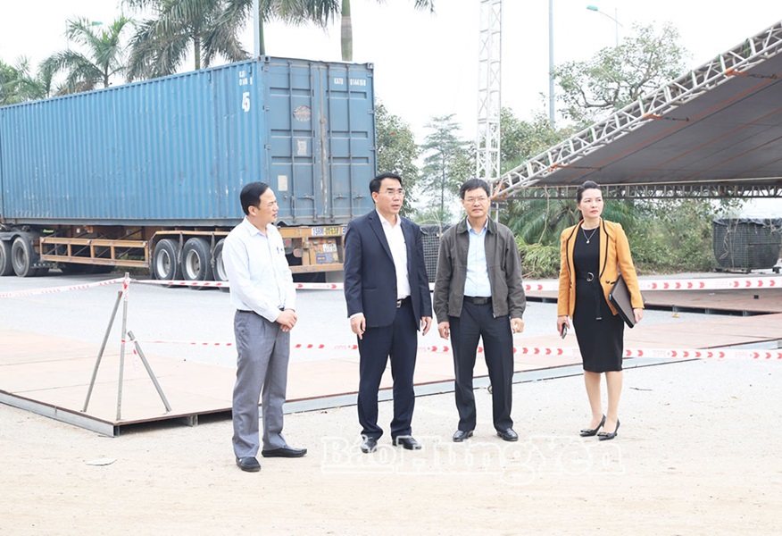 Công tác chuẩn bị cho lễ khởi công hàng loạt các dự án trọng điểm.(Ảnh báo Hưng Yên) Công tác chuẩn bị cho lễ khởi công hàng loạt các dự án trọng điểm.(Ảnh báo Hưng Yên)